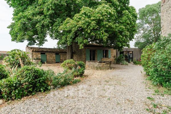 Propriété de luxe avec donjon classé et potentiel unique proche Carcassonne