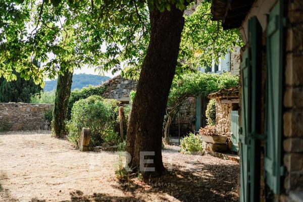 Propriété de luxe avec donjon classé et potentiel unique proche Carcassonne