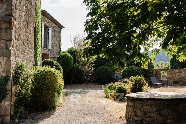Propriété de luxe avec donjon classé et potentiel unique proche Carcassonne