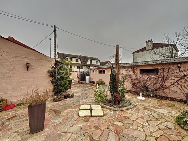 Local d activites de 200 m²