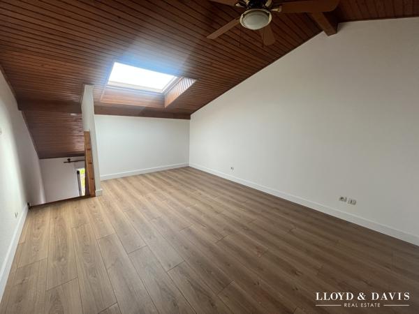 Bordeaux St-Nicolas - Duplex rénové dernier étage avec box