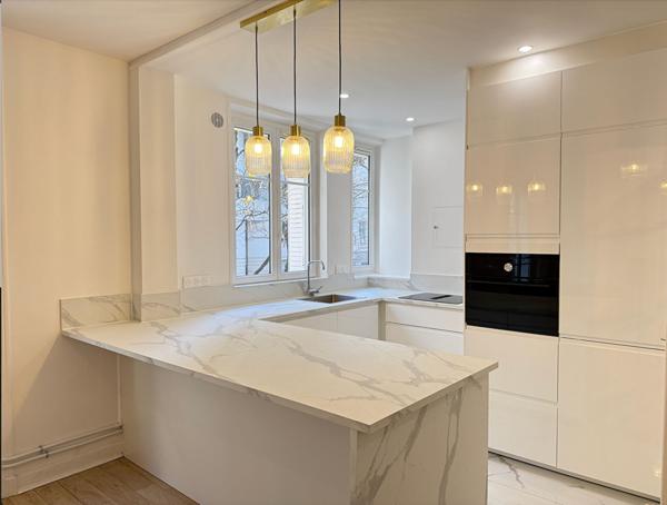 Appartement meublé neuf de 59 m2 rénové en entier - 1 chambre avec double séjour