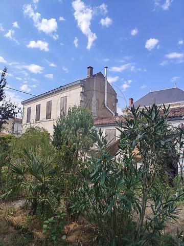 Maison 3 chambre(s) à vendre - Saintes, Charente-Maritime - 17