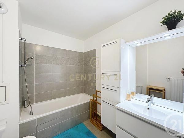 Appartement F4 à vendre  4 pièces - 86,62 m 2   NOISY LE GRAND  - 93