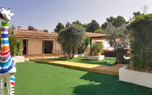 Maison à vendre    7 pièces •  La Cadière-d'Azur