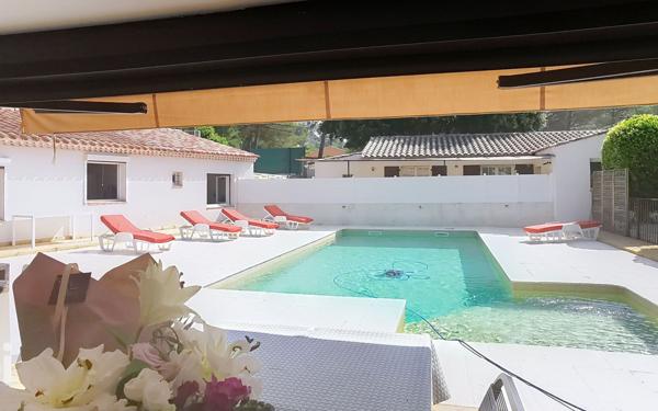 Maison à vendre    7 pièces •  La Cadière-d'Azur