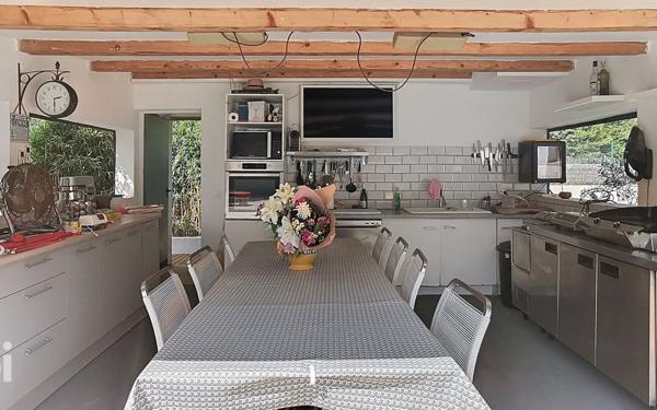 Maison à vendre    7 pièces •  La Cadière-d'Azur