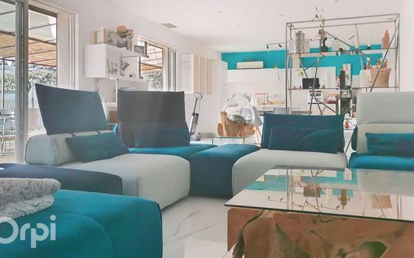 Maison à vendre    7 pièces •  La Cadière-d'Azur