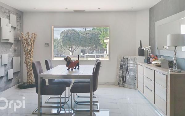 Maison à vendre    7 pièces •  La Cadière-d'Azur