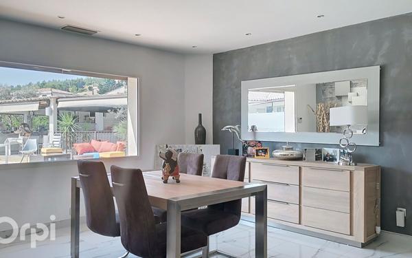 Maison à vendre    7 pièces •  La Cadière-d'Azur