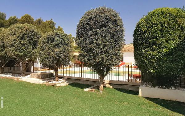 Maison à vendre    7 pièces •  La Cadière-d'Azur