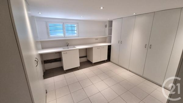 Maison à vendre  8 pièces - 192,42 m 2   LA VARENNE ST HILAIRE  - 94