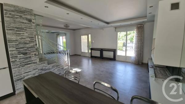Maison à vendre  8 pièces - 192,42 m 2   LA VARENNE ST HILAIRE  - 94