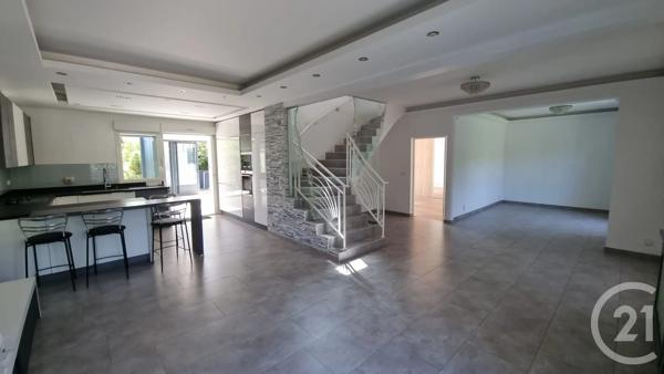 Maison à vendre  8 pièces - 192,42 m 2   LA VARENNE ST HILAIRE  - 94