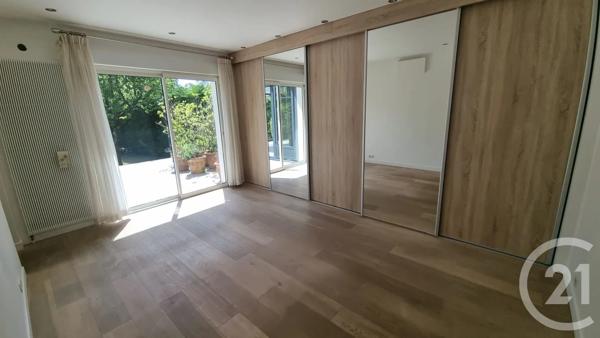 Maison à vendre  8 pièces - 192,42 m 2   LA VARENNE ST HILAIRE  - 94