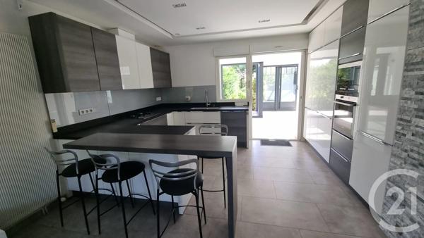 Maison à vendre  8 pièces - 192,42 m 2   LA VARENNE ST HILAIRE  - 94