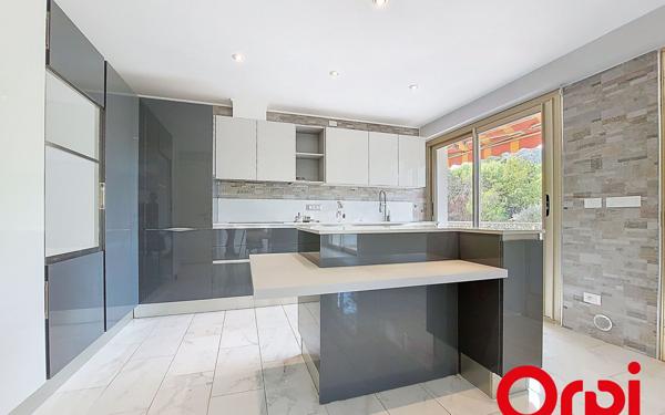 Maison à vendre    9 pièces •  Nice