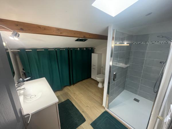 Appartement situé dans propriété sécurisée avec place de parking Montréal (11290)