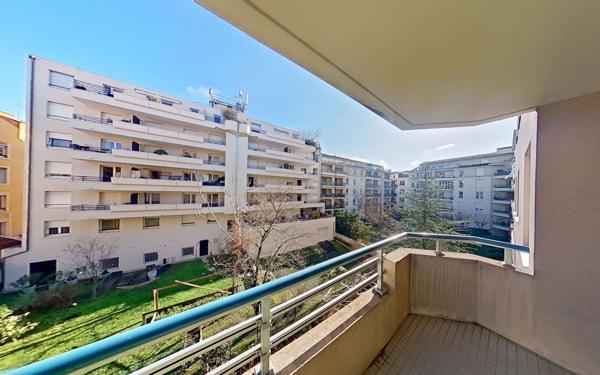 Appartement à vendre    2 pièces • 48 m2 Lyon 3
