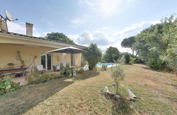 Maison contemporaine avec piscine au coeur de Saint-Nauphary