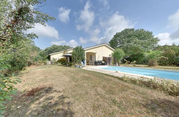 Maison contemporaine avec piscine au coeur de Saint-Nauphary