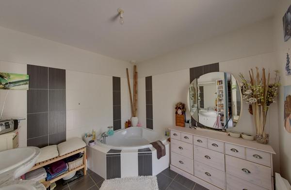 Maison contemporaine avec piscine au coeur de Saint-Nauphary
