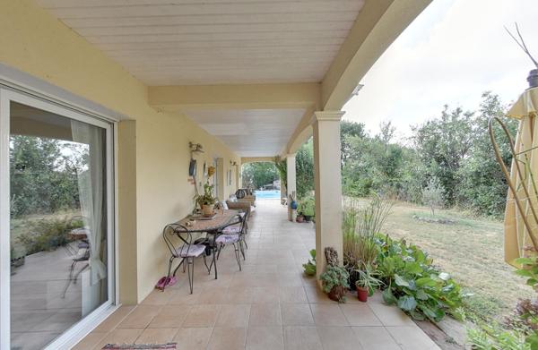 Maison contemporaine avec piscine au coeur de Saint-Nauphary