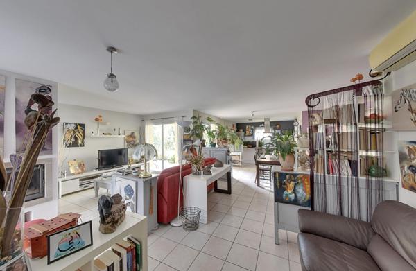 Maison contemporaine avec piscine au coeur de Saint-Nauphary