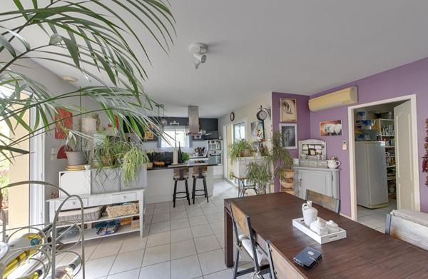 Maison contemporaine avec piscine au coeur de Saint-Nauphary