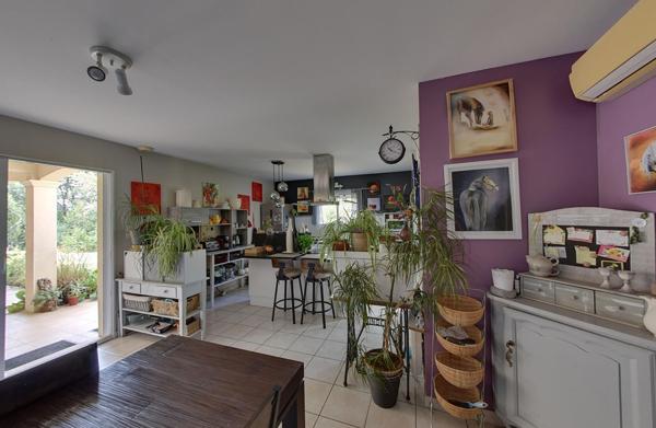 Maison contemporaine avec piscine au coeur de Saint-Nauphary