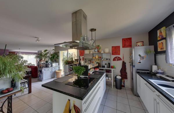 Maison contemporaine avec piscine au coeur de Saint-Nauphary