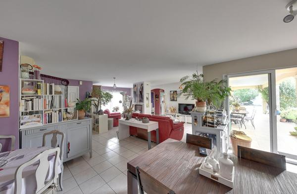 Maison contemporaine avec piscine au coeur de Saint-Nauphary
