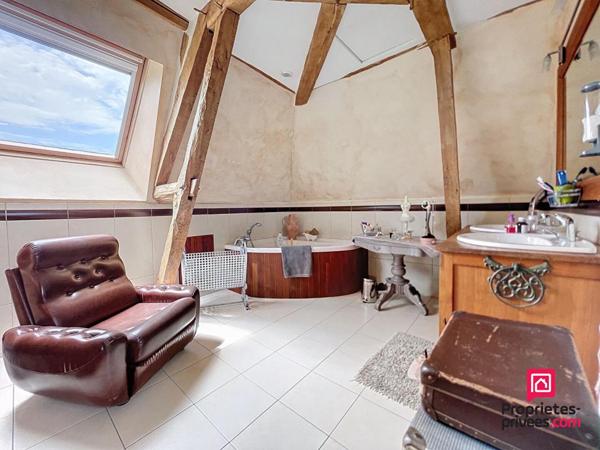 Ancien corps de ferme rénové de 250 m2 - Tout confort - Proximité Mamers