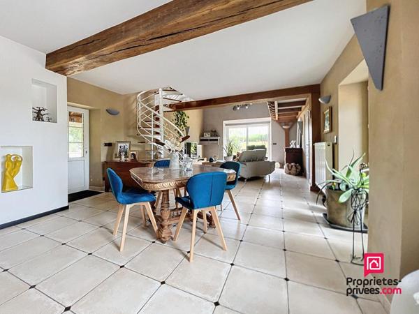 Ancien corps de ferme rénové de 250 m2 - Tout confort - Proximité Mamers