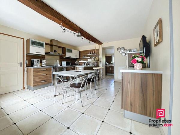 Ancien corps de ferme rénové de 250 m2 - Tout confort - Proximité Mamers