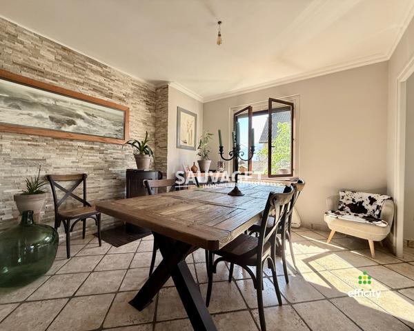 Maison
         6 pièces
        - 176 m² Exclusivité 490 000 € *