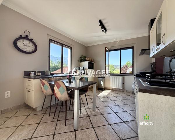 Maison
         6 pièces
        - 176 m² Exclusivité 490 000 € *