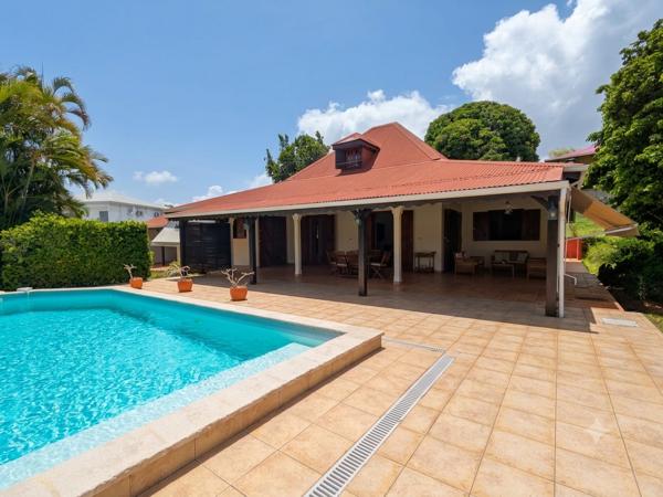 Villa familiale avec piscine à vendre à Baie-Mahault – Secteur Plaisance, Guadeloupe