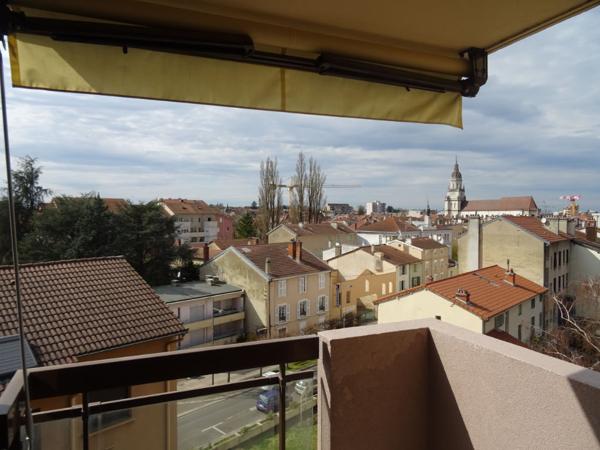 Vaste T2 Bourg centre avec balcon, cave et pk sécurisé