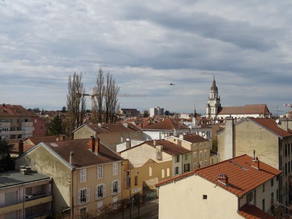 Vaste T2 Bourg centre avec balcon, cave et pk sécurisé