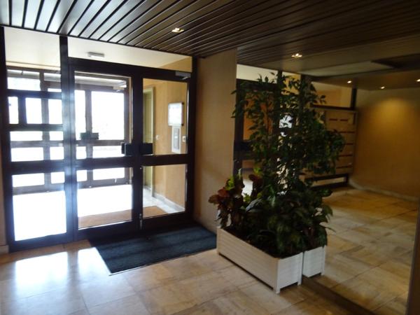 Vaste T2 Bourg centre avec balcon, cave et pk sécurisé