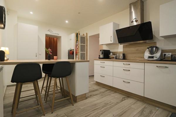 Maison de ville 5 pièces – 152 m² – Jardin verdoyant de 431 m² – Clouange centre