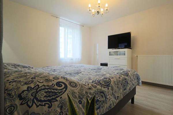 Maison de ville 5 pièces – 152 m² – Jardin verdoyant de 431 m² – Clouange centre