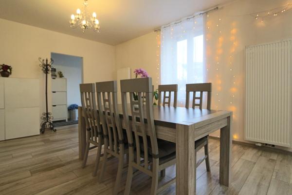 Maison de ville 5 pièces – 152 m² – Jardin verdoyant de 431 m² – Clouange centre