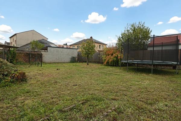 Maison de ville 5 pièces – 152 m² – Jardin verdoyant de 431 m² – Clouange centre