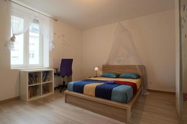 Maison de ville 5 pièces – 152 m² – Jardin verdoyant de 431 m² – Clouange centre