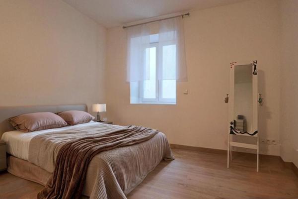 Maison de ville 5 pièces – 152 m² – Jardin verdoyant de 431 m² – Clouange centre