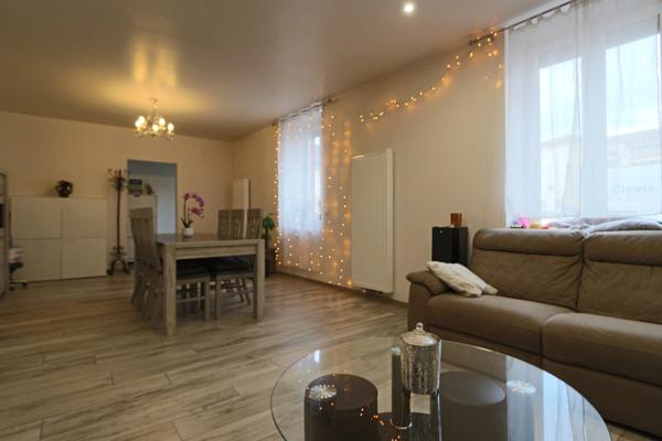 Maison de ville 5 pièces – 152 m² – Jardin verdoyant de 431 m² – Clouange centre