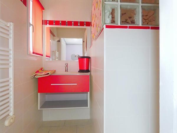 Villa plain pied d'environ 194 m² sur terrain 1145 m² avec piscine