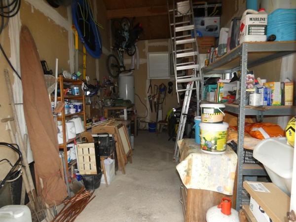 Villa plain pied d'environ 194 m² sur terrain 1145 m² avec piscine